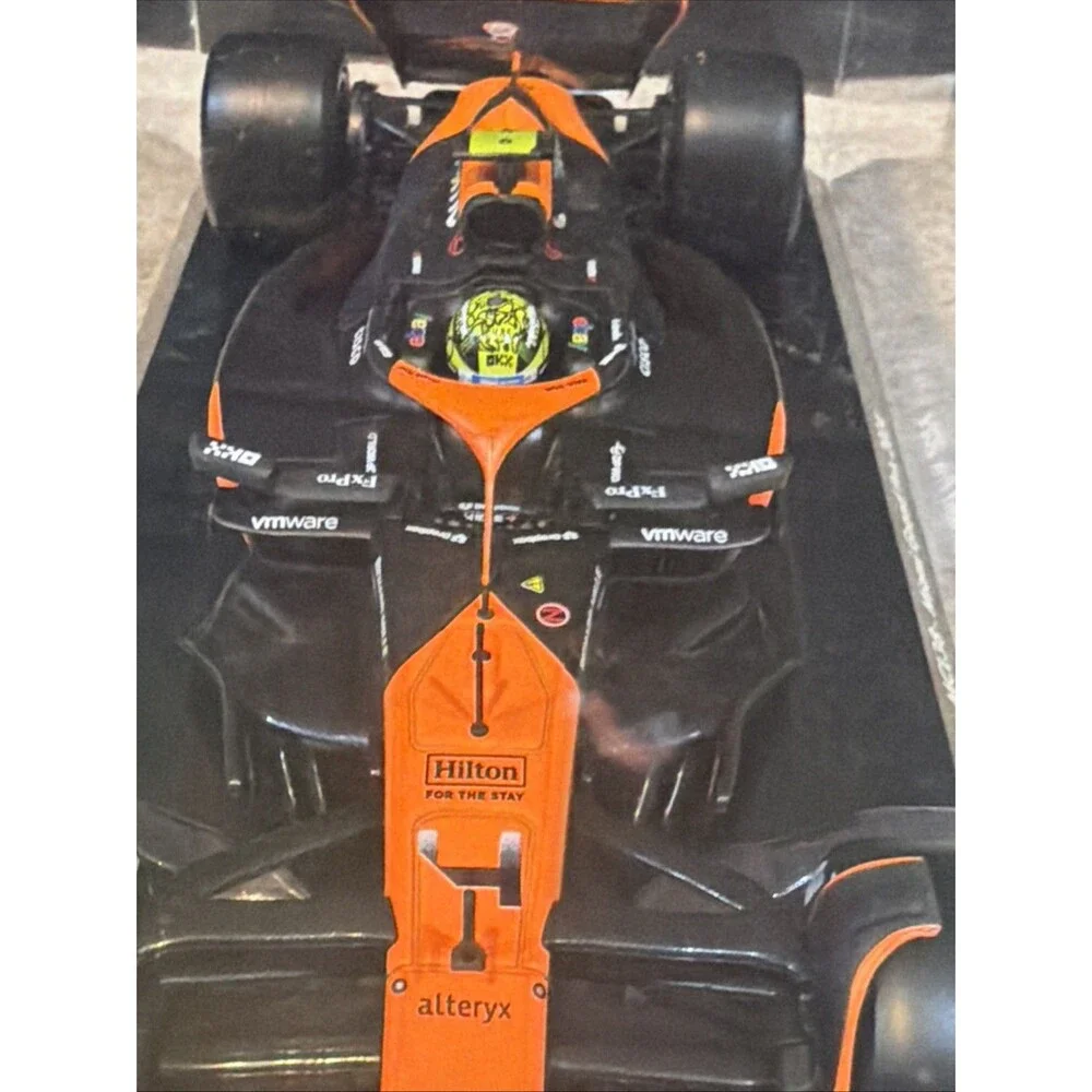 Bburago McLaren MCL38 Miami Grand Prix 2024 – Lando Norris #4  1:24 display case